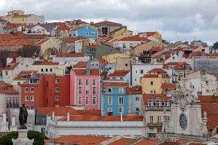 Vieille ville de Lisbonne Vue sur la vieille ville de Lisbonne, et ses maisons colorées