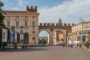 Les Portes de Bra Les Portes de Bra située le long de la piazza Bra à Vérone