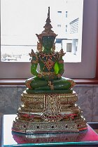 Bouddha d’Émeraude Wat Devaraj Kunchon à Bangkok