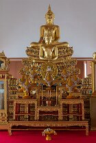 Statue de Bouddha doré Wat Devaraj Kunchon à Bangkok
